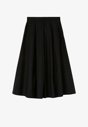 Zwarte geplooide rok met een uitlopende snit, gemaakt van lichtgewicht stof, met een gladde textuur en een lengte tot halverwege de kuit.