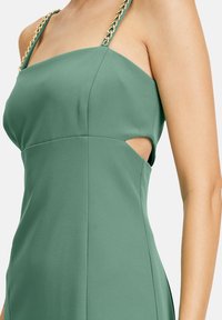 Vera Mont MIT CUT-OUTS - Koktejlové šaty / šaty na párty - silky green