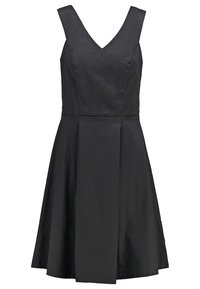 Musta, hihaton mekko, jossa on V-aukko, vartalonmyötäinen yläosa ja levenevä helma. Valmistettu sileästä kankaasta, jossa on laskoksia. Yksinkertainen, jäsennelty muotoilu.