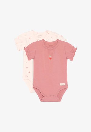 Sæt med to babybodyer: en lyserød med kirsebærdesign og en lysere lyserød med blomsterprint. Begge har korte flæseærmer og tryklås.