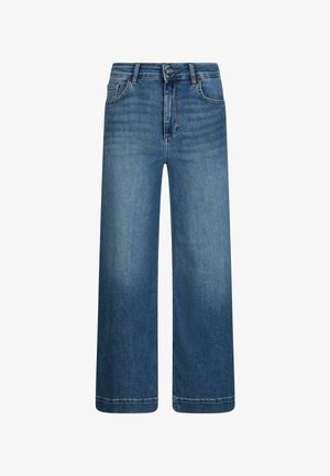 Jean en denim bleu à jambes larges avec poches avant, passants pour ceinture, fermeture à bouton, et légère décoloration sur les cuisses et les genoux.