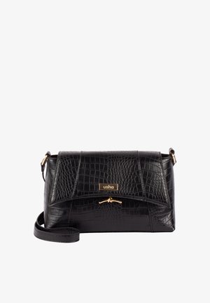 Zwarte krokodillen-embossed leren tas met een gestructureerd ontwerp, goudkleurige hardware, klep sluiten en een verstelbare schouderriem.