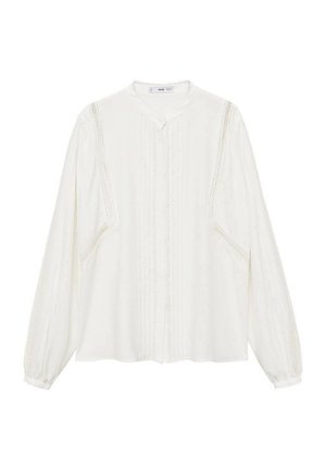 Weiße Bluse aus leichtem Stoff, mit vertikalen Streifen, Spitzenverzierungen an den Schultern und langen Puffärmeln mit elastischen Bündchen.
