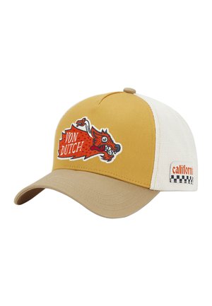 Casquette jaune et beige avec un design de loup brodé orange et blanc bien visible, panneaux latéraux en maille et étiquette "californi" sur le côté.