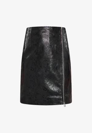 Schwarzer, Kunstleder-Minirock mit glänzender Oberfläche, seitlichem Reißverschluss und geprägtem Schlangenledermuster.