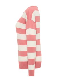 Hosszú ujjú kötött pulóver, széles, vízszintes rózsaszín és fehér csíkokkal, oldalnézetből.