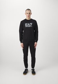 EA7 Emporio Armani - TRACKSUIT - Tracksuit - nero Thumbnail Image 1
