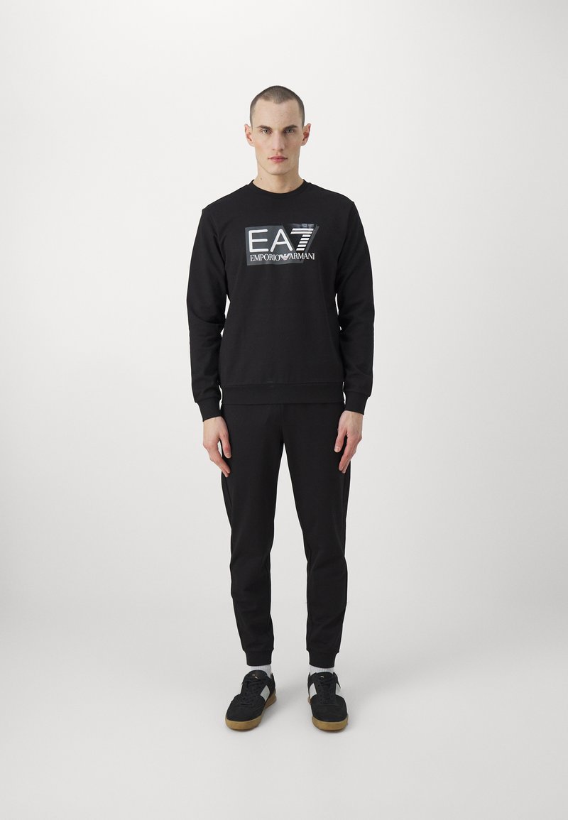 EA7 Emporio Armani - TRACKSUIT - Tracksuit - nero, Enlarge