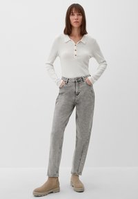 s.Oliver MIT ANKLE LEG - Jeans Relaxed Fit - grau