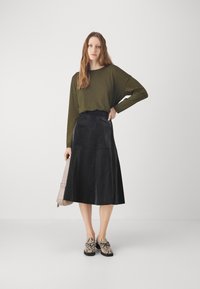 DRYKORN CESIDIE - Topper langermet - khaki