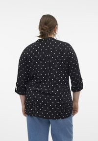 Vero Moda Curve VMBUMPY SHIRT NEW - Chemisier - black/white