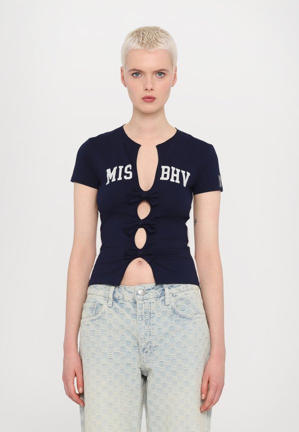 VARSITY BOWS - Print T-shirt