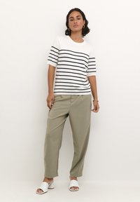 Kaffe LIZZA NARROW STRIPED   - Triko s potiskem - chalk   black stripe
