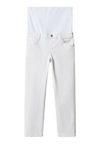 Pantalones de mezclilla blancos con cinco bolsillos, cremallera y cierre de botón. Textura suave y piernas ajustadas. El fondo incluye una tela blanca lisa.