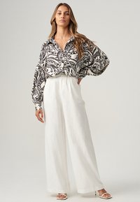 THE FATED VAL OVERSIZE  - Užsagstoma palaidinė - ivory paisley