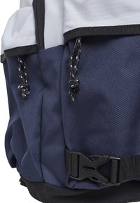 Urban Classics COLOURBLOCKING - Dnevni ruksak - white/ dark blue/ black