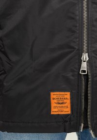 Unausgewählt, black