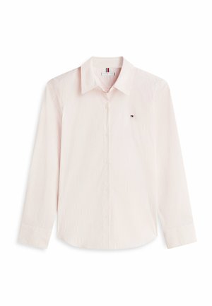 Langärmliges, hellrosa Hemd mit weißen Streifen, klassischem Kragen und kleinem Logo auf der linken Brust. Aus Baumwolle gefertigt, mit glatter Textur.