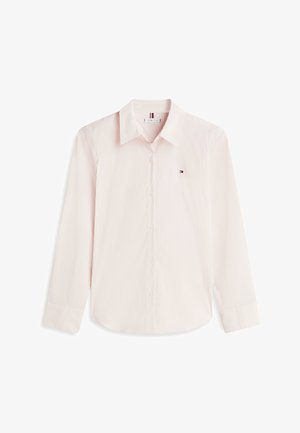 Langärmliges, hellrosa Hemd mit weißen Streifen, klassischem Kragen und kleinem Logo auf der linken Brust. Aus Baumwolle gefertigt, mit glatter Textur.