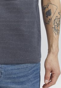 INDICODE JEANS IDLUPKO - T-shirts med print - navy