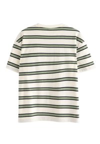 Stribet T-shirt med en cremefarvet bund og horisontale navy- og grønne striber. Korte ærmer og rund halsudskæring. Blødt bomuldsmateriale.