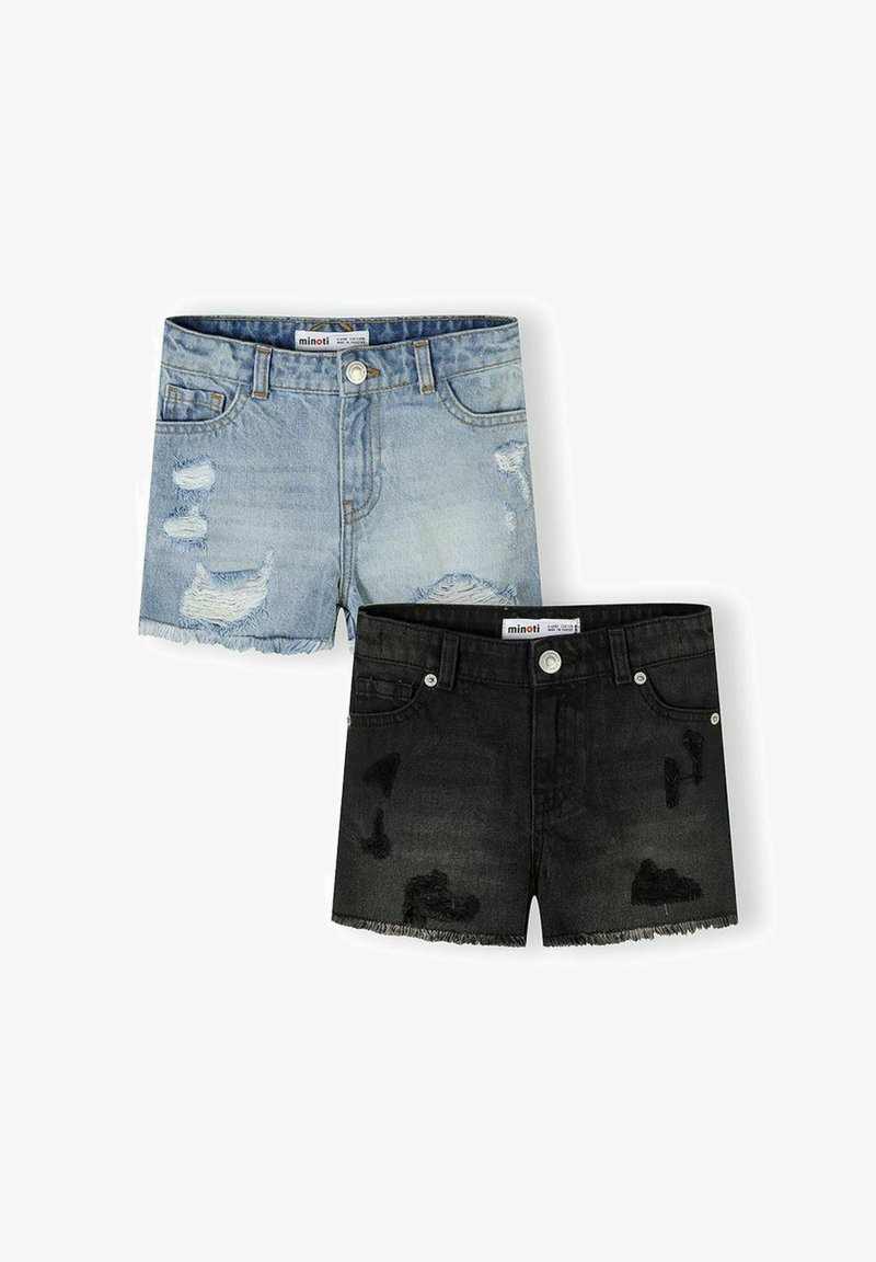 Deux paires de shorts en denim déchiré, l'une bleu clair et l'autre noire, toutes deux avec des ourlets effilochés et des poches avant.