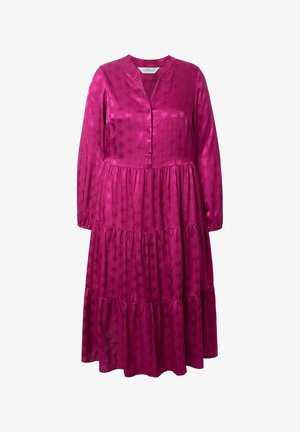 Abito fucsia con bottoni e design a strati, realizzato in tessuto morbido con motivi sottili e maniche lunghe.