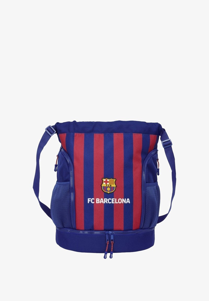 Borsa sportiva a strisce blu e rosse con tasche laterali in rete, tracolla regolabile, chiusure con zip e logo del FC Barcellona sul davanti.