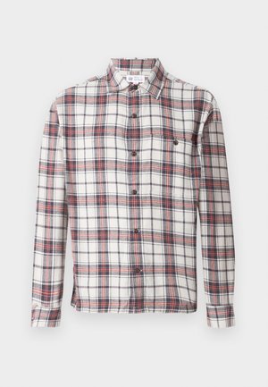 Camicia a maniche lunghe a quadri in bianco, rosso e blu navy. Realizzata in tessuto morbido, presenta una chiusura con bottoni, colletto a punta e una tasca sul petto.