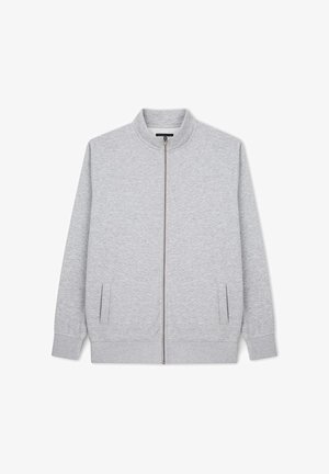 Szara kurtka zapinana na zamek z stojącym kołnierzem, bocznymi kieszeniami i gładką, teksturowaną tkaniną. Prosty design bez widocznych wzorów ani akcentów.