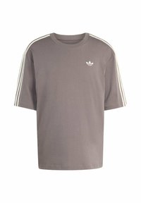 Sivé bavlnené tričko s okrúhlym výstrihom, krátkymi rukávmi a tromi bielymi pruhmi pozdĺž ramien. Malé biele logo na hrudi.