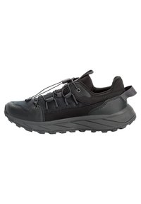 Scarpe sportive nere con tomaia strutturata, sistema di lacci per una vestibilità sicura e suola robusta e multidirezionale per la trazione.
