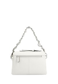 Weiße Lederhandtasche mit strukturiertem Finish und einem silbernen Kettenriemen. Sie verfügt über ein Reißverschlussfach und ein dezentes geprägtes Logo.