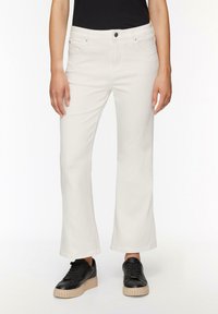 s.Oliver Flared Jeans - ecru