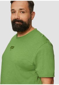 s.Oliver STRUCTUUR - T-Shirt basic - bambusgrün