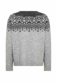 Pulover gri cu un model fair isle în nuanțe de gri închis și negru la umeri. Textură confortabilă, cu o croială lejeră și mâneci lungi.