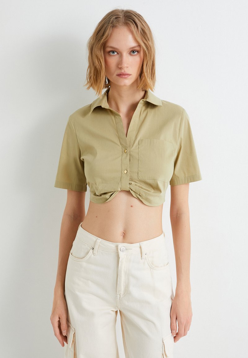 Koton SHORT SLEEVE CROP - Blusa - green