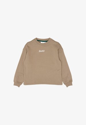 Beige crewneck sweatshirt med lange ærmer og ribstrikkede manchetter, med hvid "StudiO" tekst centralt på brystet.