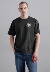 NN.07 PEDRO - T-shirts print - khaki