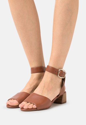 LEATHER - Sandalias - cognac