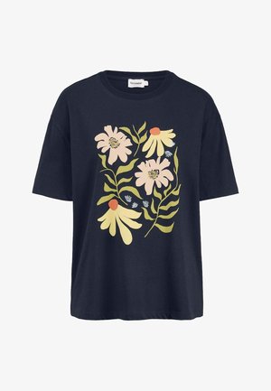 Marineblaue T-Shirt mit kurzen Ärmeln, pinkem und gelbem Blumenmuster und grünen Blättern auf der Vorderseite.