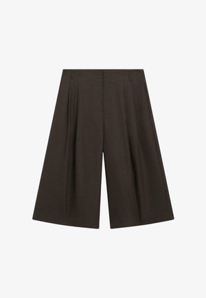 Vidbenede mørkebrune culotte-shorts med forreste plissé og høj talje, vist på hvid baggrund.