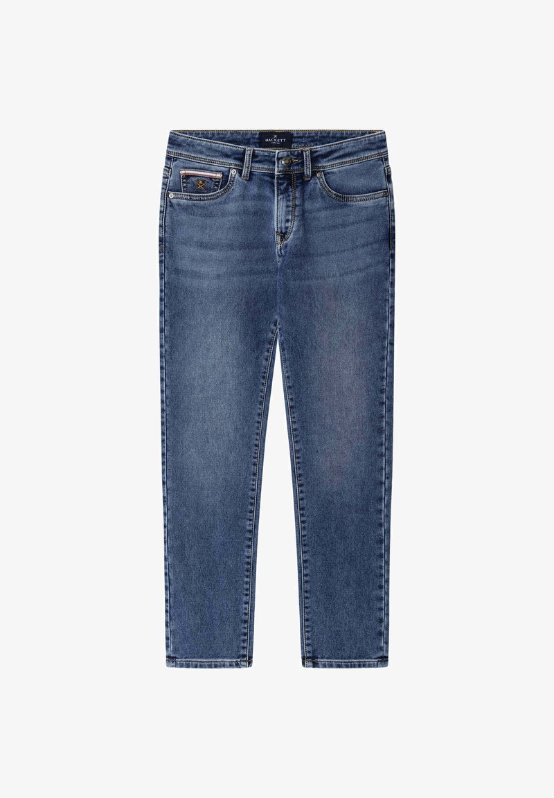 Jean droit bleu avec cinq poches, fermeture par bouton, et étiquette avec des rames croisées sur la petite poche avant, posé à plat sur fond blanc.