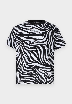 Czarny i biały T-shirt w paski zebry z krótkimi rękawami i okrągłym dekoltem, z logo w kontrastowej czcionce z przodu.
