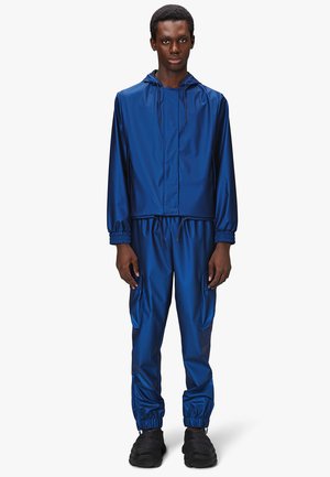 - Kurtka przejściowa