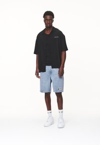 Pegador LOGO SHORT SLEEVE - Marškiniai - black