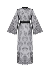 Lang transparant zwart kanten jurk met klokmouwen, bloempatronen en een effen zwarte tailleband, van achteraf weergegeven.