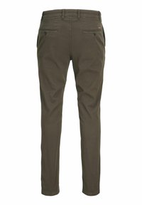 Schlanke olivgrüne Hose mit zwei Gesäßtaschen und einem glatt strukturierten Stoff, der ein einfaches Design ohne sichtbare Muster oder Akzente aufweist.
