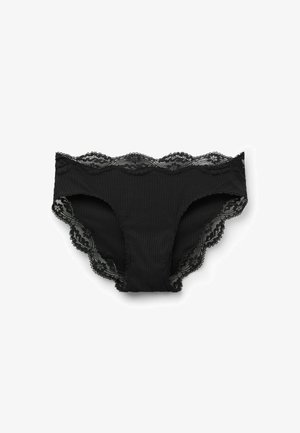 Zwarte slip met kantafwerking en ribbeltextuur. Heeft gegolfde kanten randen en een gladde stoffen body, wat zorgt voor een klassieke uitstraling.