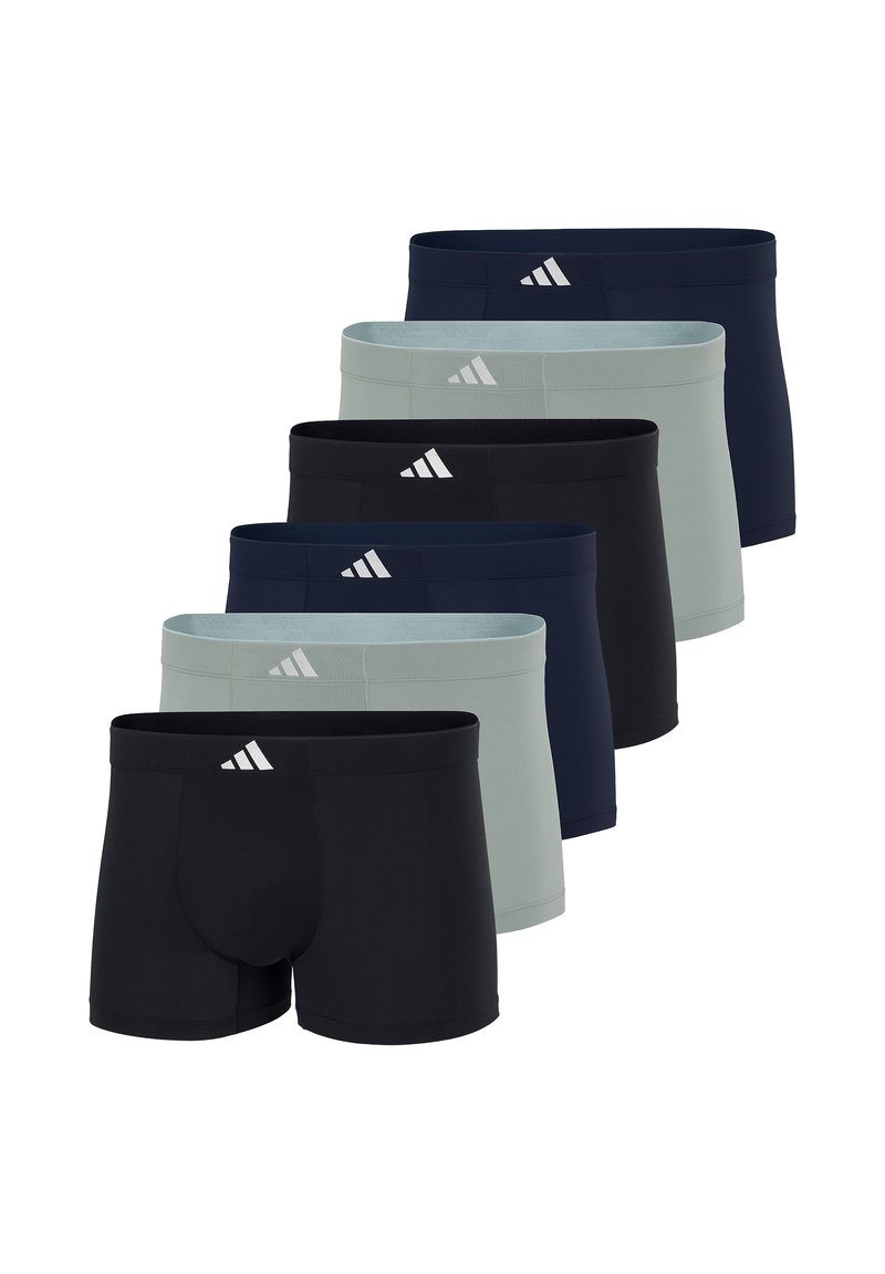 Six boxers moulants pour hommes en noir, gris et bleu marine alternés, chacun avec un petit logo blanc Adidas sur la ceinture.